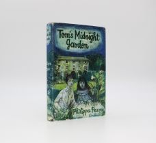 TOM'S MIDNIGHT GARDEN