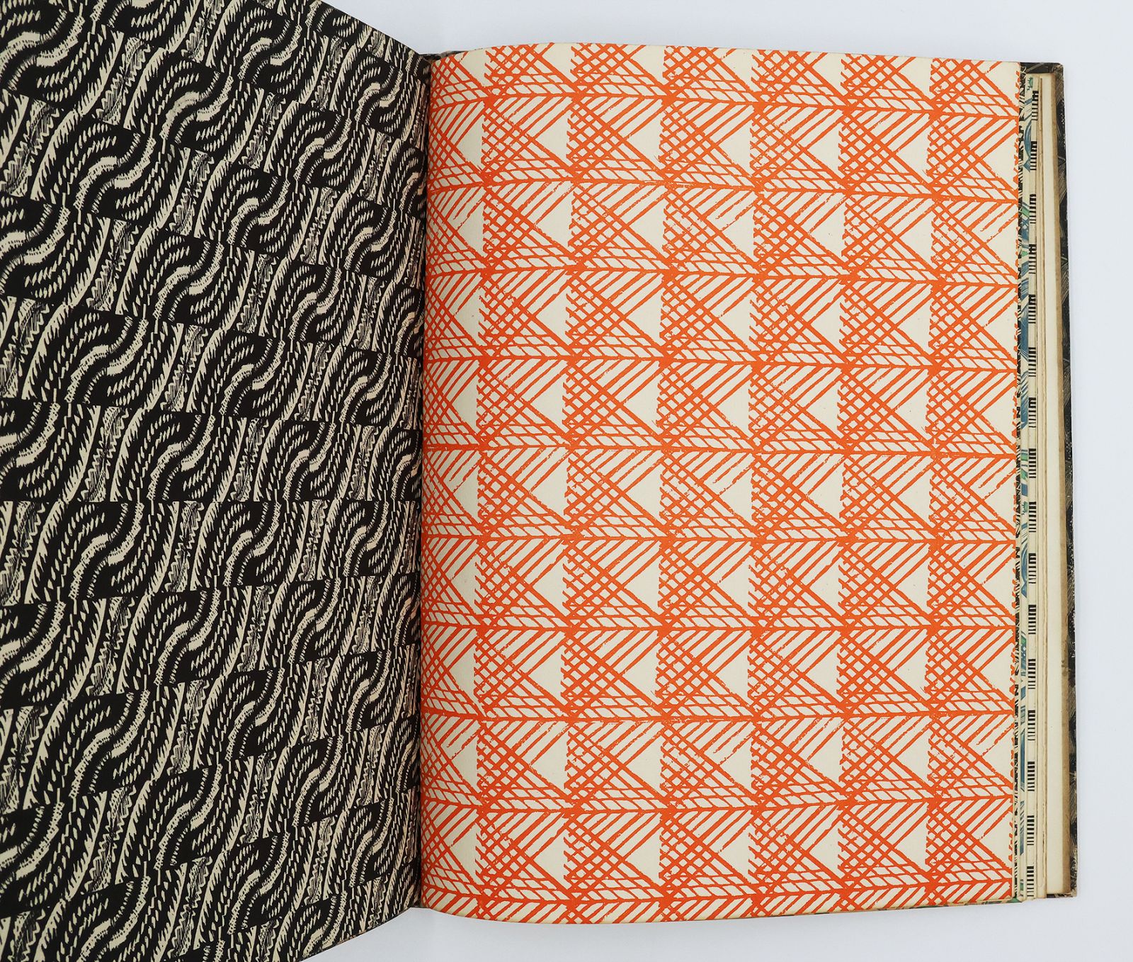 A SPECIMEN PAPER BOOK OF PATTERN PAPERS DESIGNED FOR AND IN USE AT THE CURWEN PRESS -  image 10