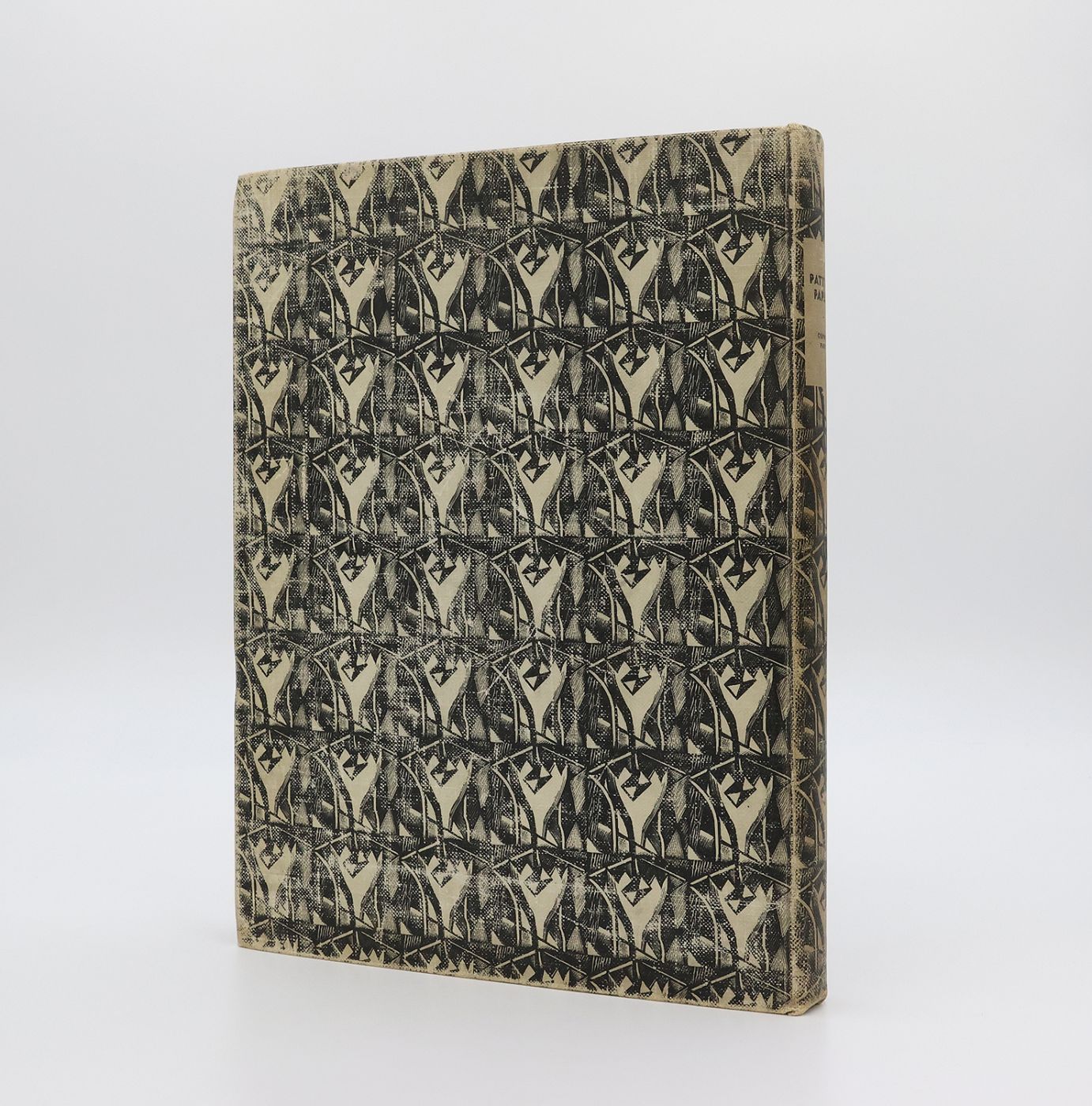 A SPECIMEN PAPER BOOK OF PATTERN PAPERS DESIGNED FOR AND IN USE AT THE CURWEN PRESS -  image 3