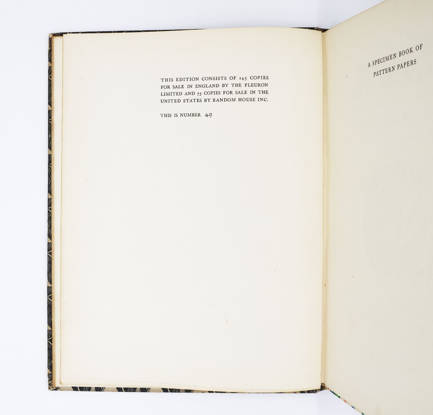 A SPECIMEN PAPER BOOK OF PATTERN PAPERS DESIGNED FOR AND IN USE AT THE CURWEN PRESS -  image 4