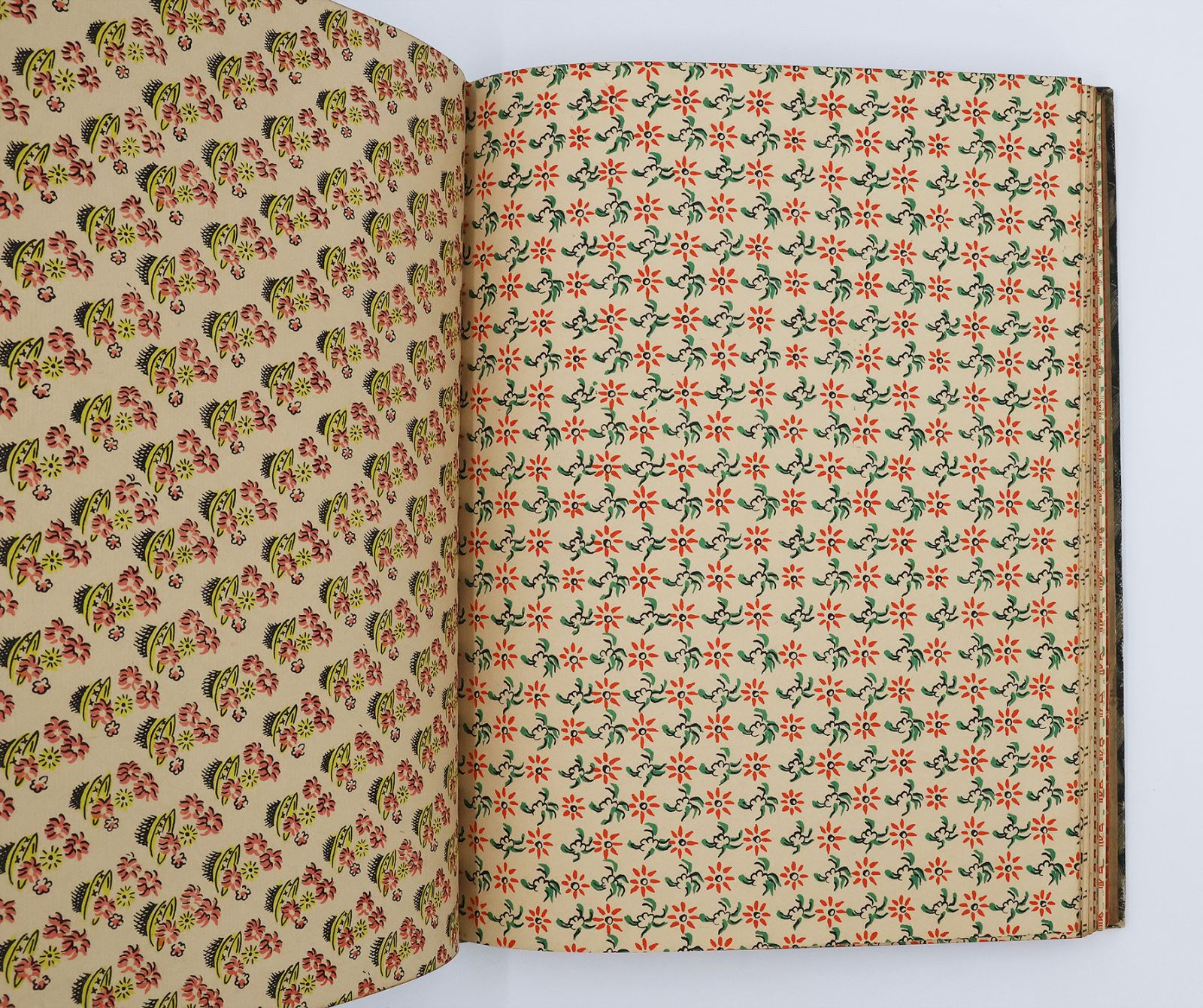 A SPECIMEN PAPER BOOK OF PATTERN PAPERS DESIGNED FOR AND IN USE AT THE CURWEN PRESS -  image 7