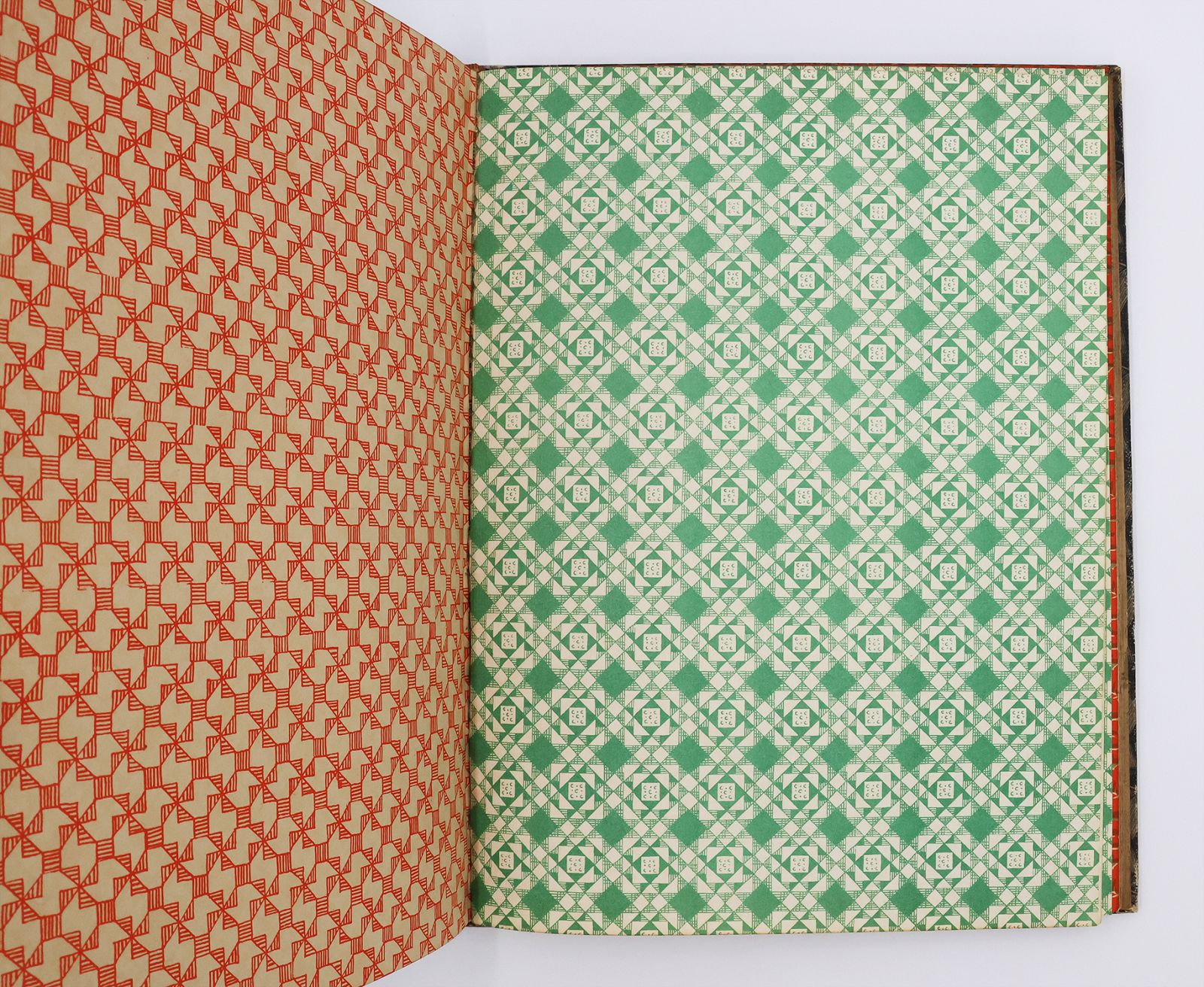 A SPECIMEN PAPER BOOK OF PATTERN PAPERS DESIGNED FOR AND IN USE AT THE CURWEN PRESS -  image 8