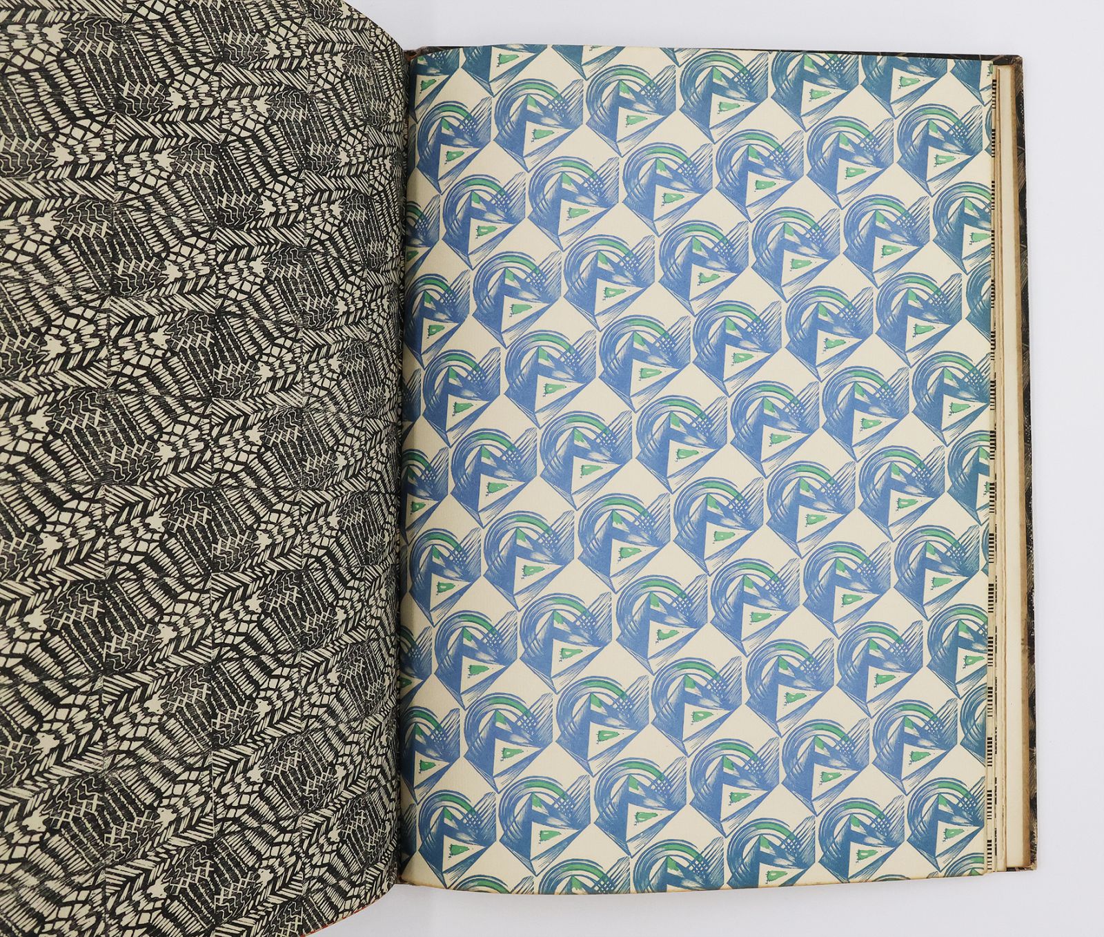 A SPECIMEN PAPER BOOK OF PATTERN PAPERS DESIGNED FOR AND IN USE AT THE CURWEN PRESS -  image 9