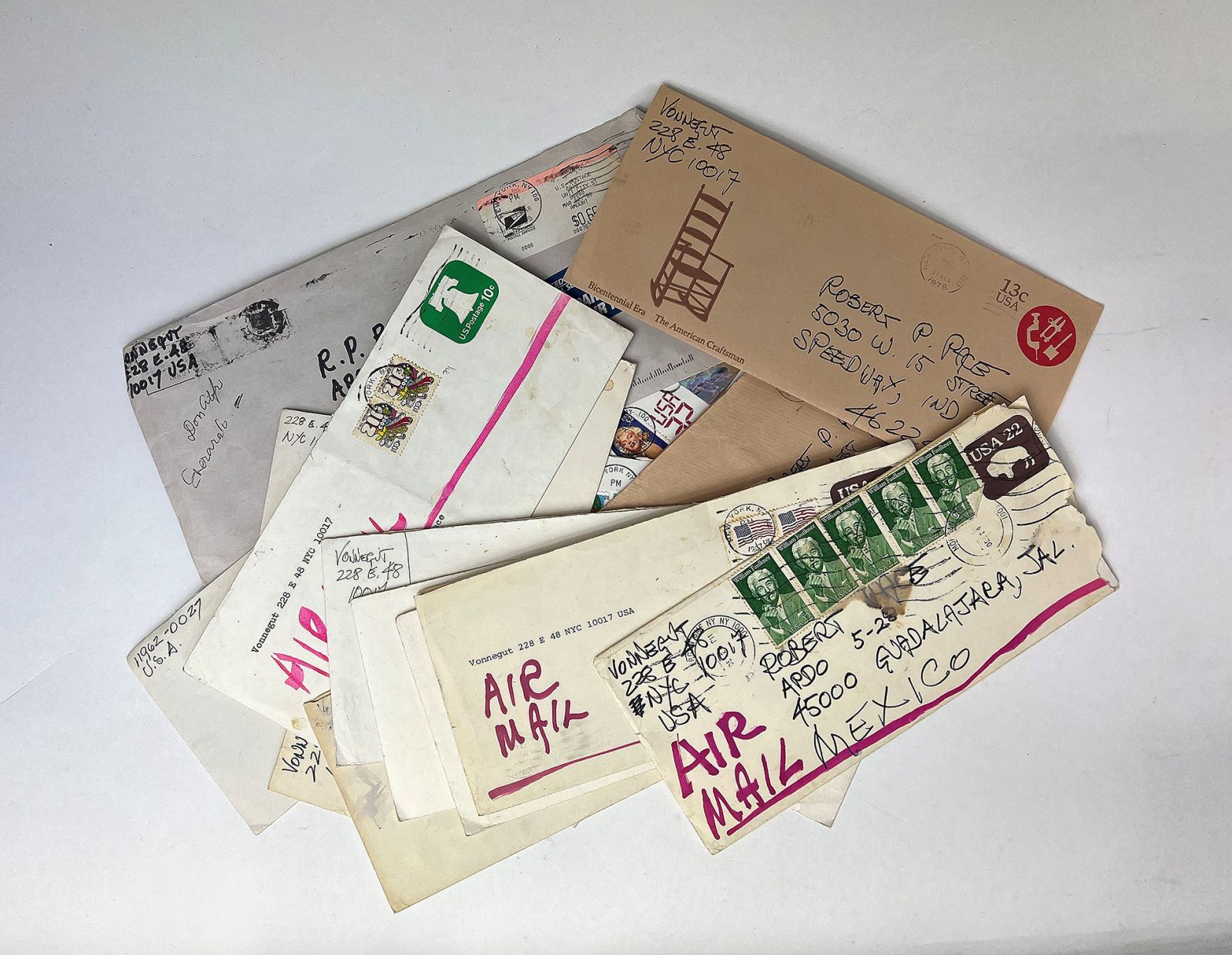 AN ARCHIVE OF ORIGINAL LETTERS FROM KURT VONNEGUT TO ROBERT POINDEXTER PACE, COMPLETE WITH THEIR ORIGINAL STAMPED, ADDRESSED ENVELOPES. -  image 1