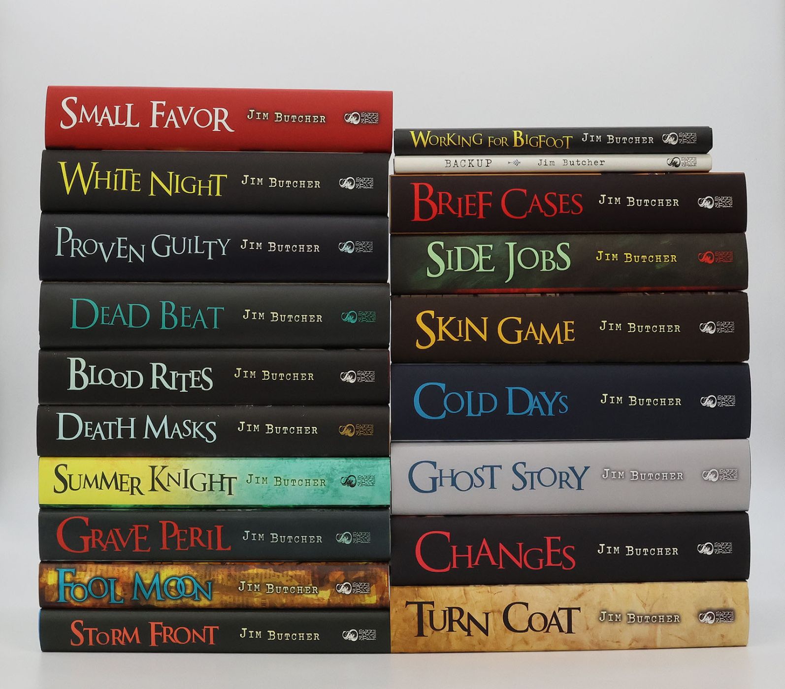 THE DRESDEN FILES: STORM FRONT; FOOL MOON; GRAVE PERIL; SUMMER KNIGHT; DEATH MASKS; BLOOD RITES; DEAD BEAT; PROVEN GUILTY; WHITE NIGHT; SMALL FAVOR; TURN COAT; CHANGES; GHOST STORY; COLD DAYS; SKIN GAME; SIDE JOBS; BRIEF CASES; BACKUP; WORKING FOR BIGFOOT. -  image 2