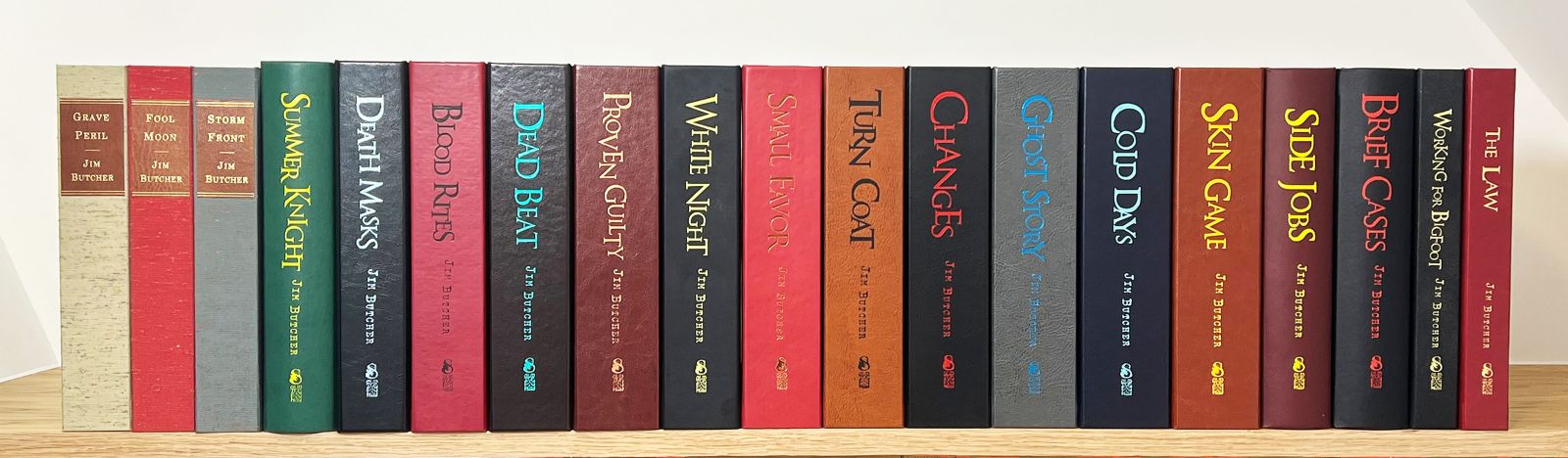 THE DRESDEN FILES: STORM FRONT; FOOL MOON; GRAVE PERIL; SUMMER KNIGHT; DEATH MASKS; BLOOD RITES; DEAD BEAT; PROVEN GUILTY; WHITE NIGHT; SMALL FAVOR; TURN COAT; CHANGES; GHOST STORY; COLD DAYS; SKIN GAME; SIDE JOBS; BRIEF CASES; THE LAW; WORKING FOR BIGFOOT. -  image 1