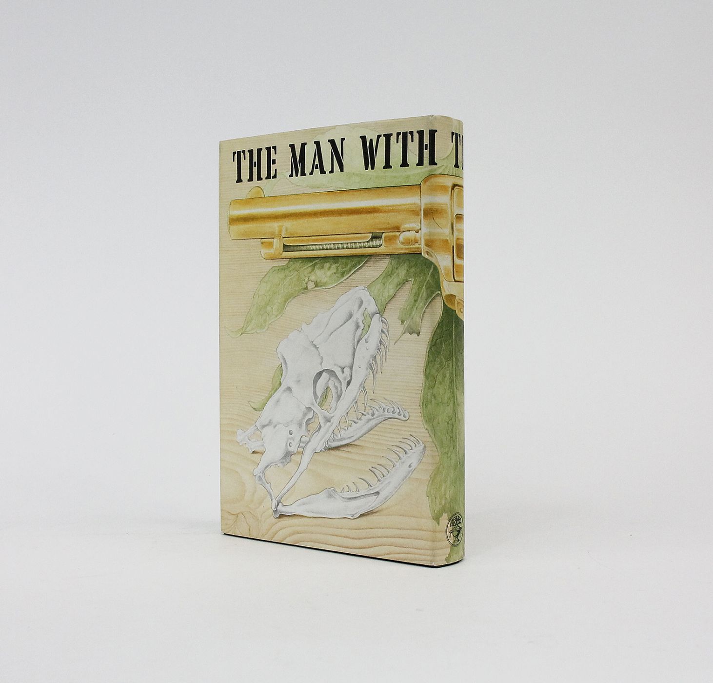 THE MAN WITH THE GOLDEN GUN -  image 3