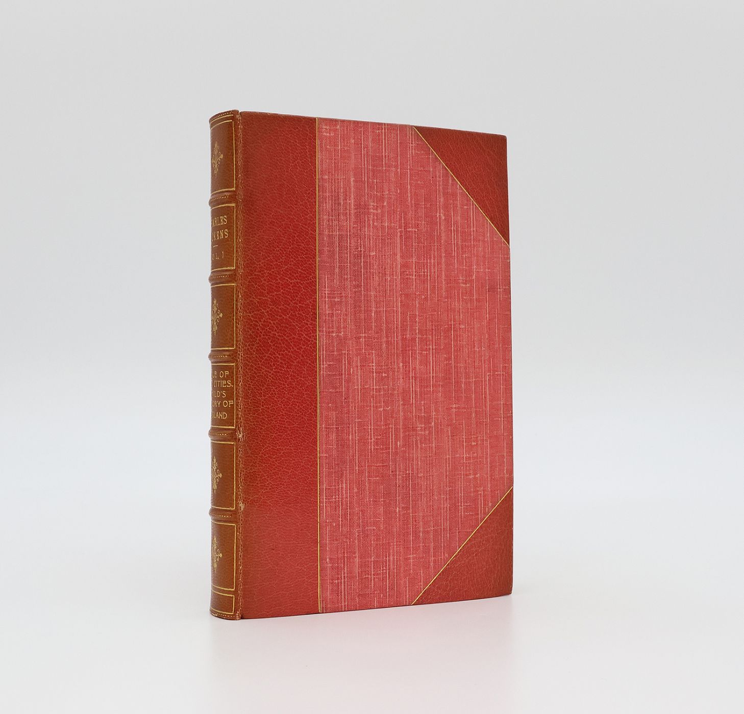 THE WORKS: A TALE OF TWO CITIES; A CHILD'S HISTORY OF ENGLAND; PICKWICK PAPERS; OLIVER TWIST; UNCOMMERCIAL TRAVELLER; GREAT EXPECTATIONS; DOMBEY AND SON; NICHOLAS NICKLEBY; DAVID COPPERFIELD; CHRISTMAS STORIES; CHRISTMAS BOOKS; THE MYSTERY OF EDWIN DROOD; BLEAK HOUSE; HARD TIMES; AMERICAN NOTES; SKETCHES BY BOZ; MARTIN CHUZZLEWIT; OLD CURIOSITY SHOP; BARNABY RUDGE; LITTLE DORRIT; OUR MUTUAL FRIEND. -  image 4