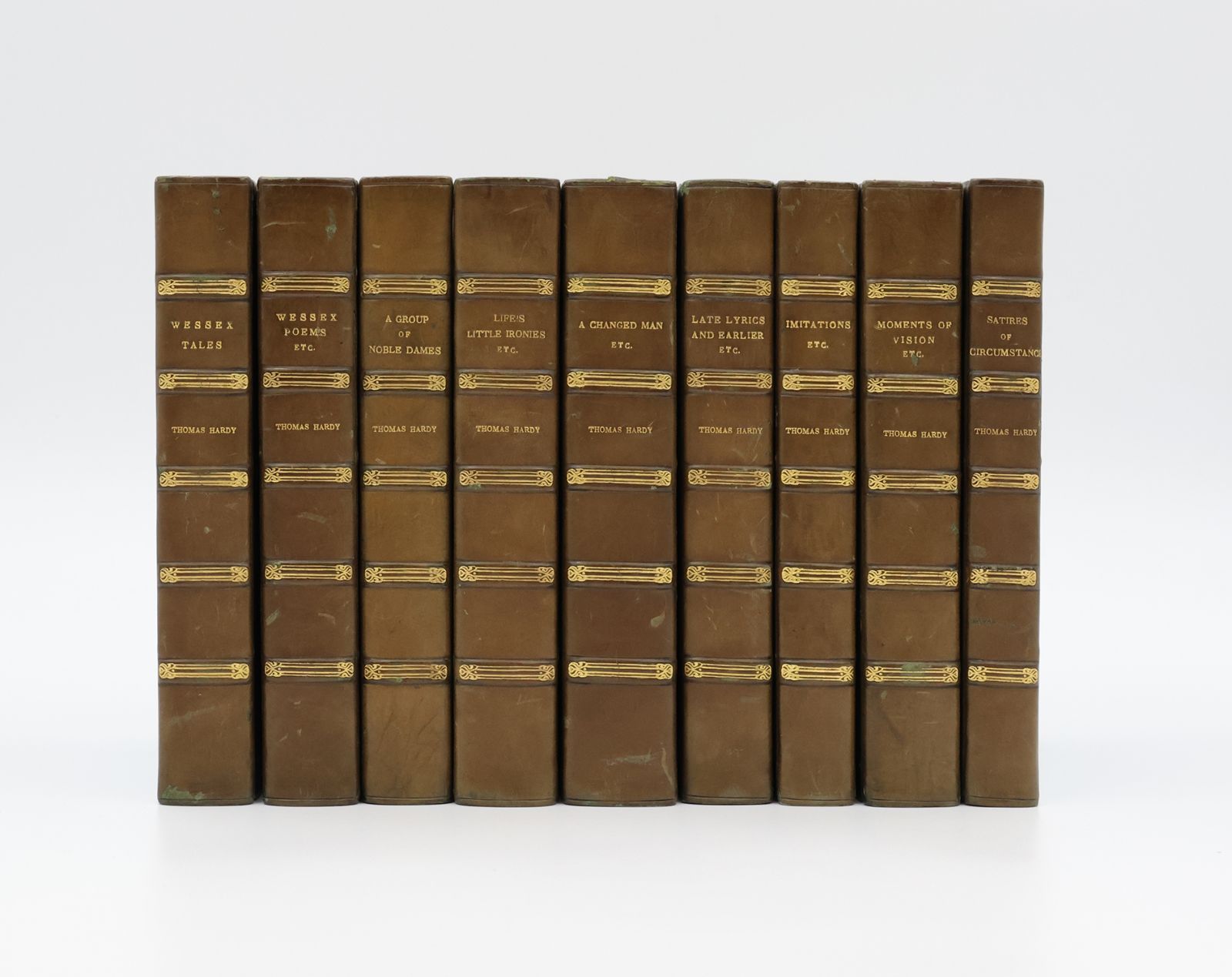 THE WORKS: DESPERATE REMEDIES; UNDER THE GREENWOOD TREE; A PAIR OF BLUE EYES; FAR FROM THE MADDING CROWD; THE HAND OF ETHELBERTA; THE RETURN OF THE NATIVE; THE TRUMPET-MAJOR; THE LAODICEAN; TWO ON A TOWER; THE MAYOR OF CASTERBRIDGE; THE WOODLANDERS; WESSEX TALES; A GROUP OF NOBLE DAMES; TESS OF THE D'URBERVILLES; LIFE'S LITTLE IRONIES; JUDE THE OBSCURE; THE WELL-BELOVED; WESSEX POEMS AND OTHER VERSES; POEMS OF THE PAST AND PRESENT; A CHANGED MAN AND OTHER TALES; MOMENTS OF VISION AND MISCELLANEOUS VERSES; SATIRES OF CIRCUMSTANCE, LYRICS AND REVERIES WITH MISCELLANEOUS PIECES; LATE LYRICS AND EARLIER WITH MANY OTHER VERSES. -  image 2
